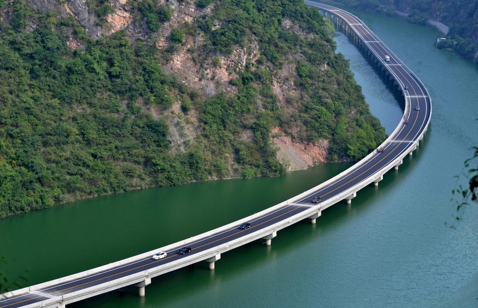 фото.  Странный мост в Китае. 